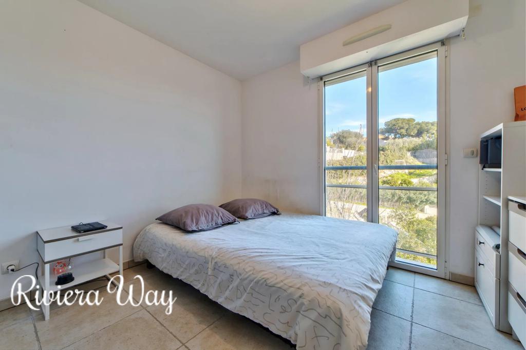 Apartment in Roquebrune — Cap Martin, photo #10, listing #92063580