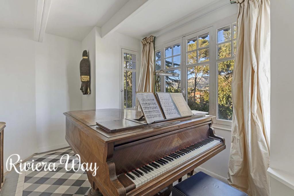 8 room villa in Toulon, photo #6, listing #105270354