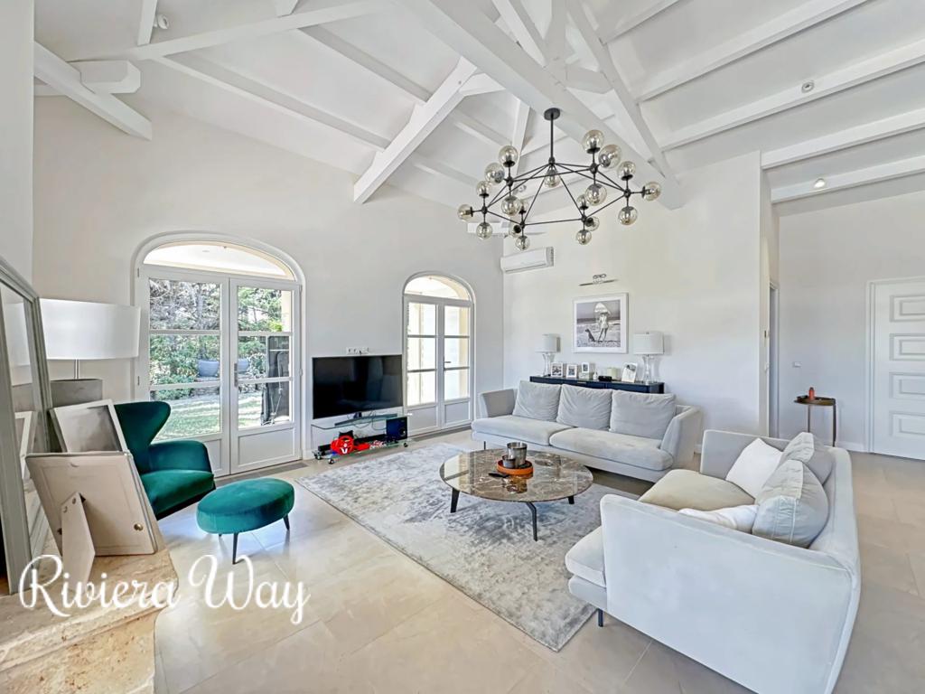 7 room villa in Grimaud, photo #5, listing #100307046