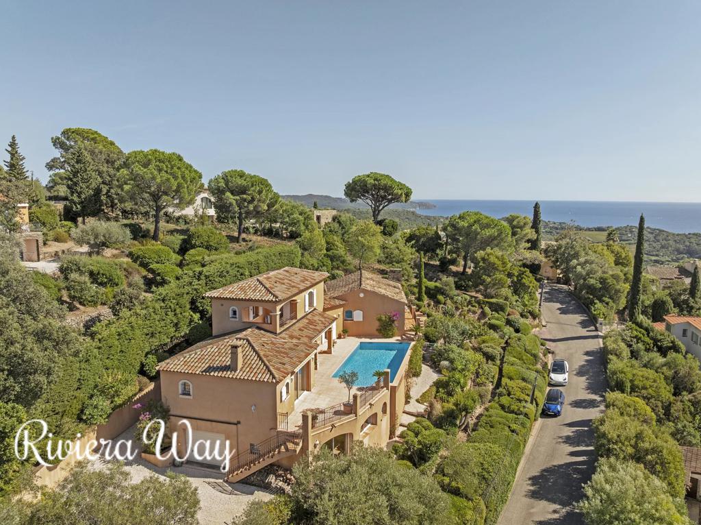 Villa in La Croix-Valmer, photo #3, listing #106343118