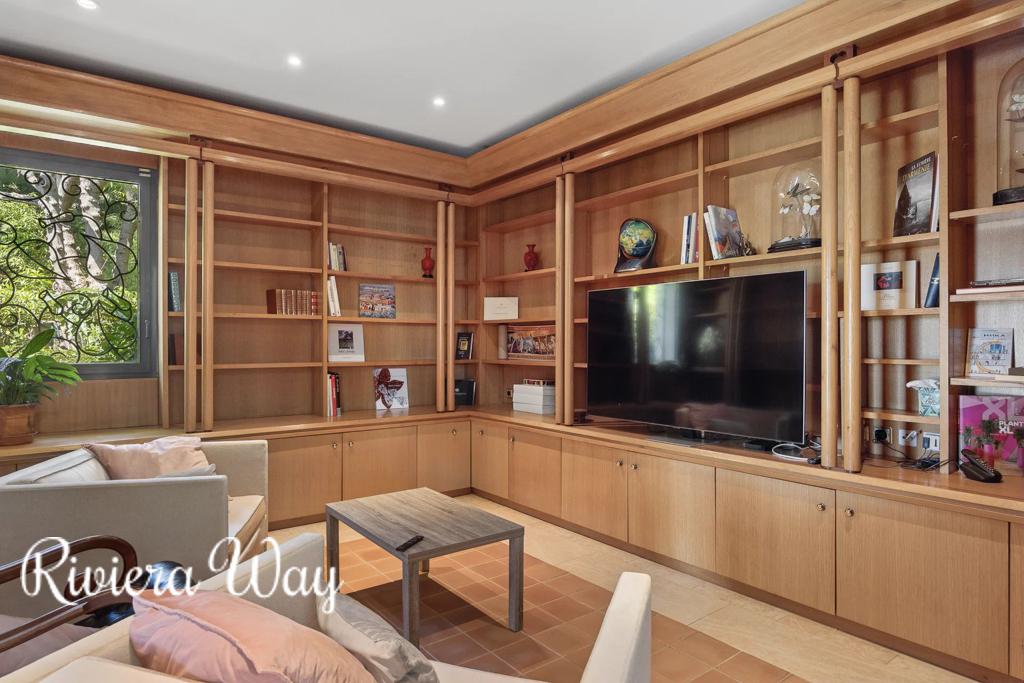 6 room villa in Cap d'Antibes, photo #9, listing #106452402