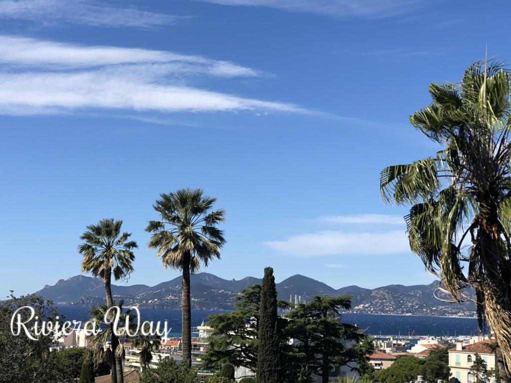 10 room villa in Cannes, photo #8, listing #82366998