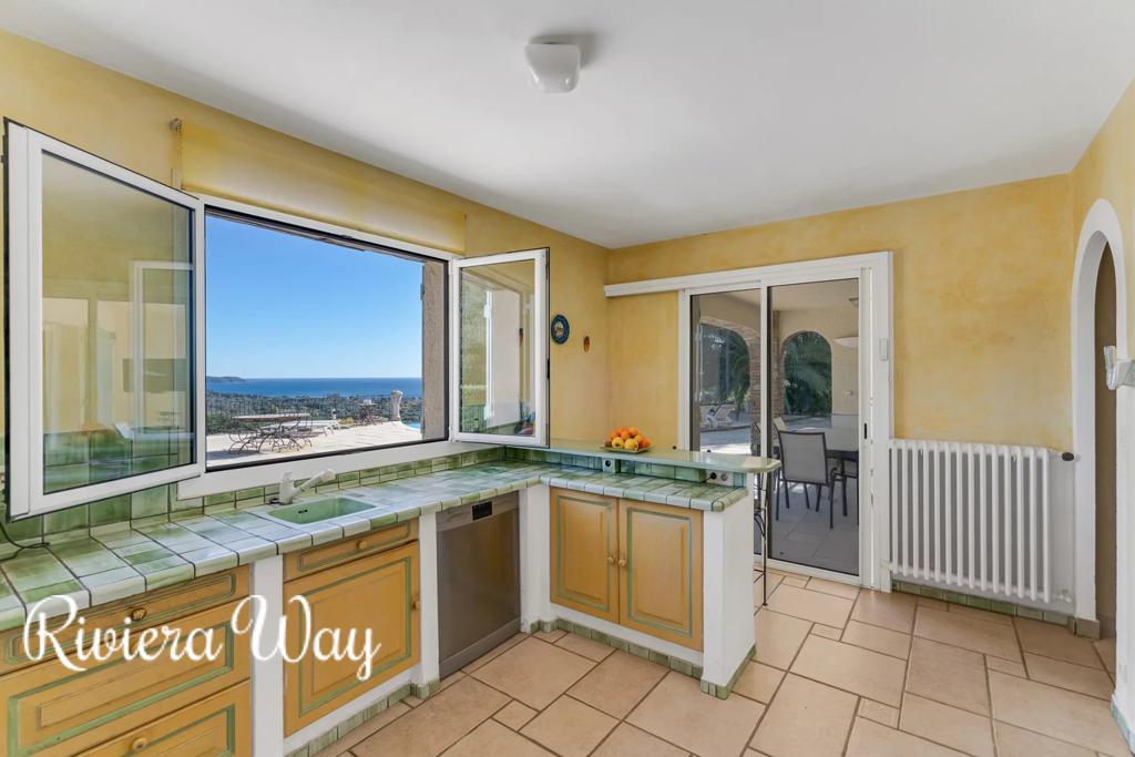 Villa in Cavalaire-sur-Mer, photo #9, listing #105900522