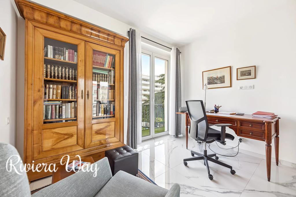 4 room apartment in Cannes, photo #4, listing #103386990