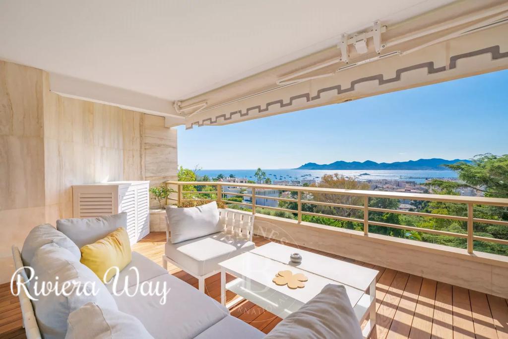 4 room apartment in Cannes, photo #3, listing #100460220