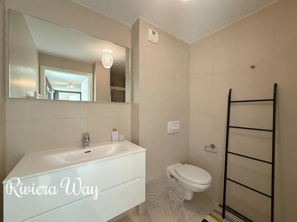 4 room apartment in Saint-Tropez, photo #10, listing #106240344