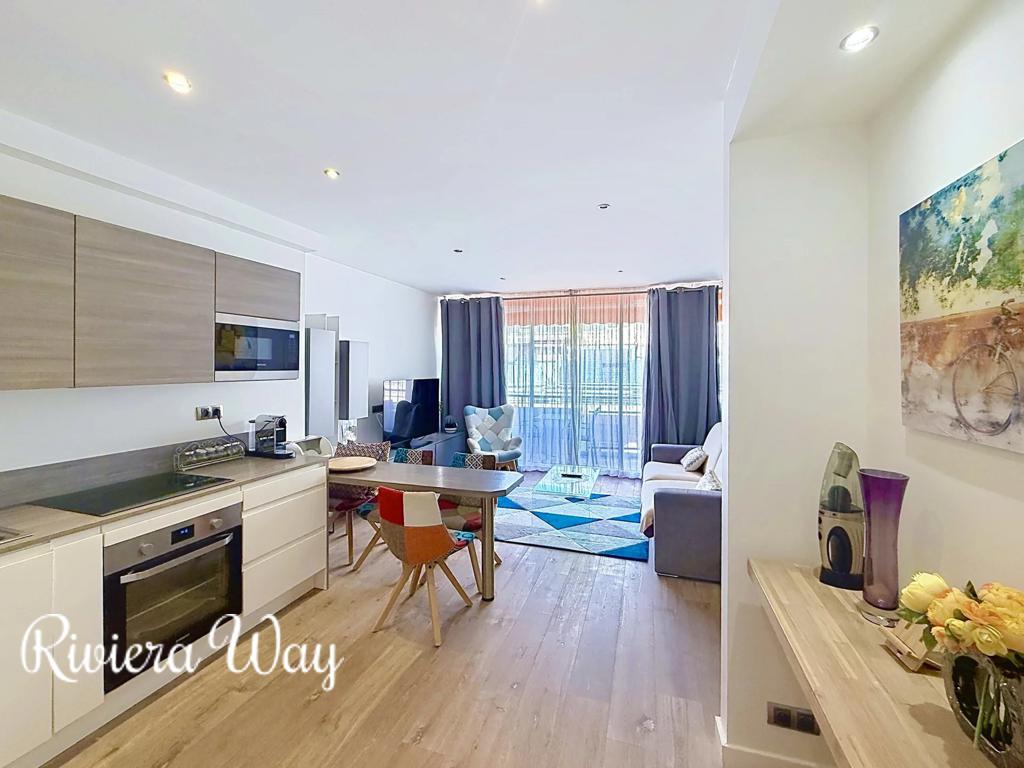 2 room apartment in Cannes, photo #2, listing #107078706