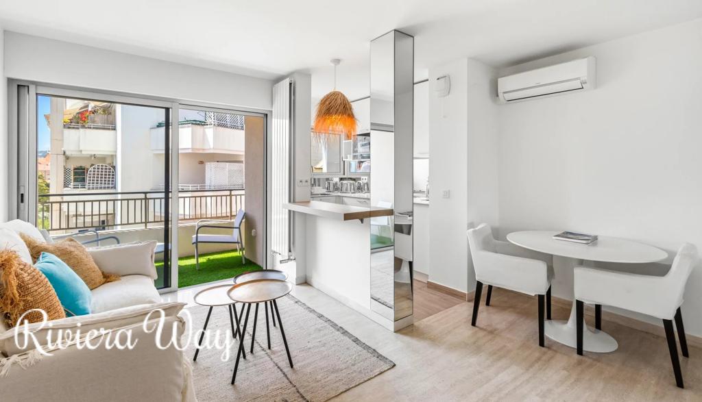 Apartment in Cannes, photo #9, listing #106524306
