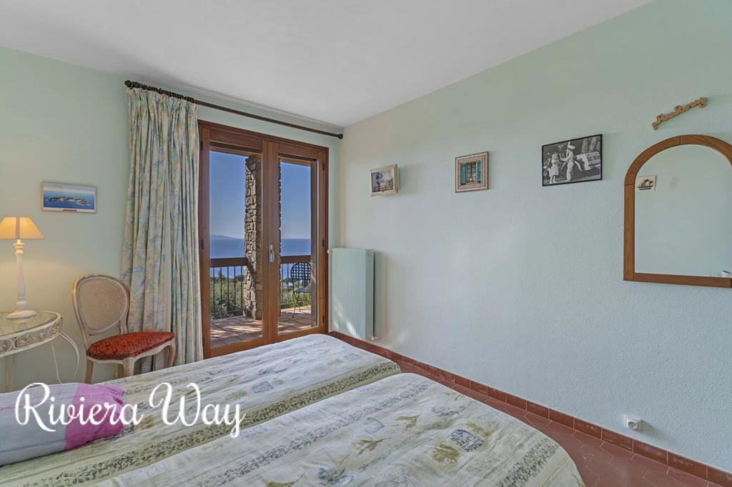 7 room villa in Le Lavandou, photo #7, listing #104398854