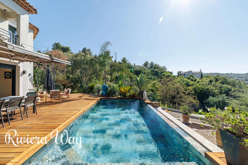 8 room villa in Vallauris, photo #3, listing #107055396