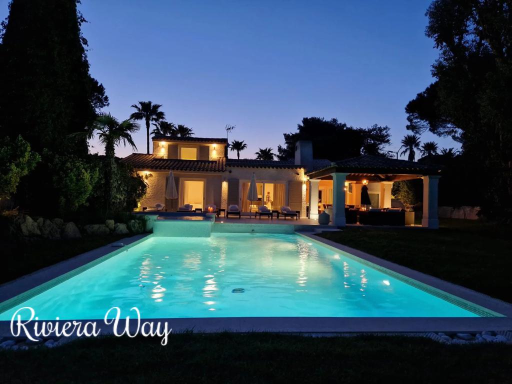 8 room villa in Saint-Tropez, photo #1, listing #106155798