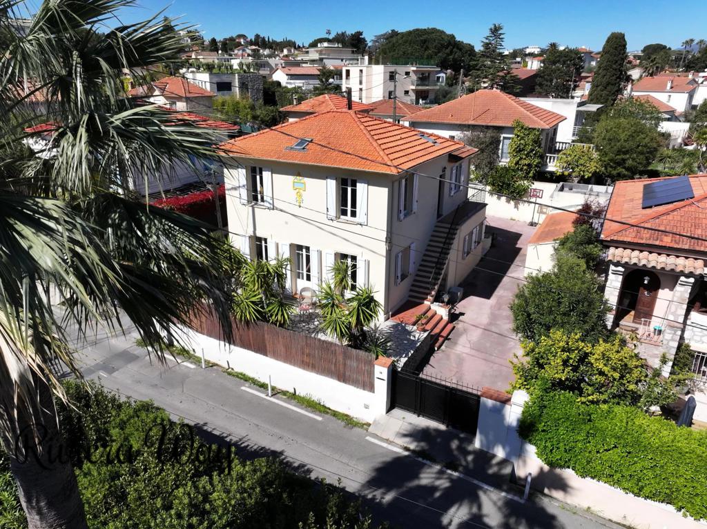 6 room villa in Cap d'Antibes, photo #1, listing #103799640