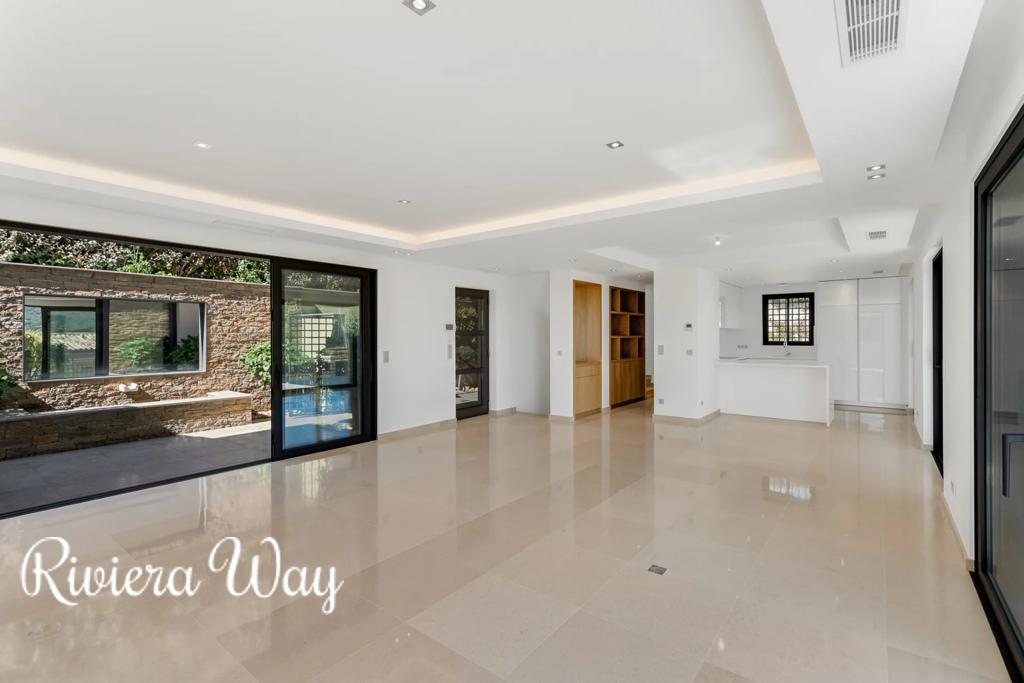 5 room villa in Sainte-Maxime, photo #8, listing #105891828