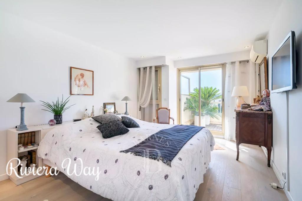 4 room apartment in Antibes, photo #10, listing #99950298