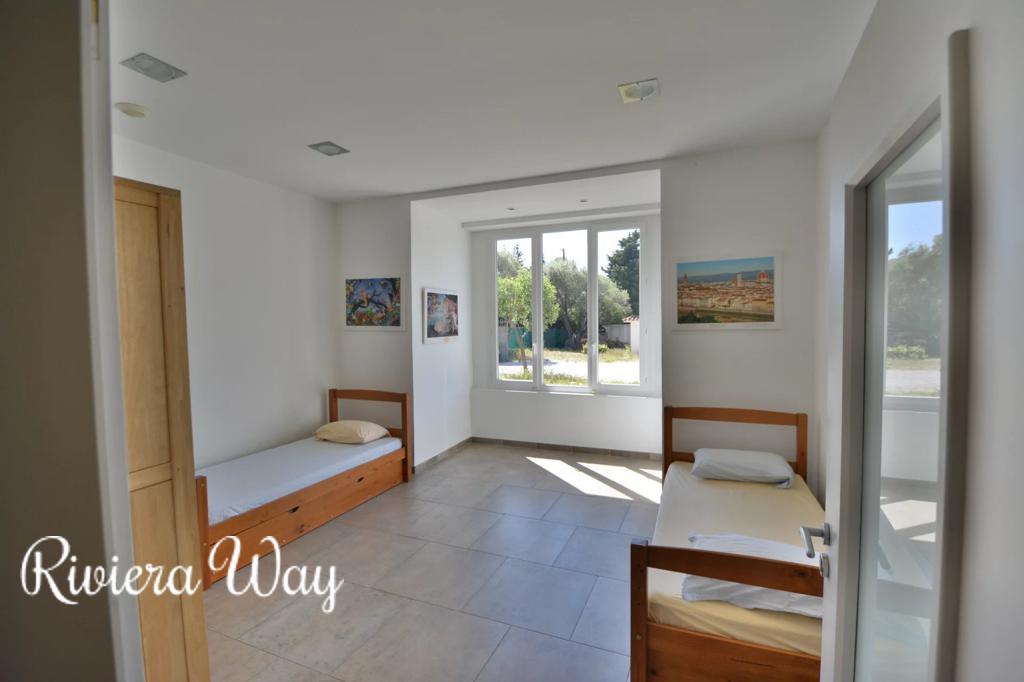10 room villa in Antibes, photo #9, listing #95903346