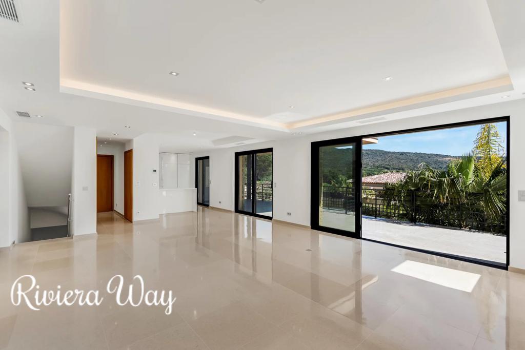 5 room villa in Sainte-Maxime, photo #7, listing #105891828