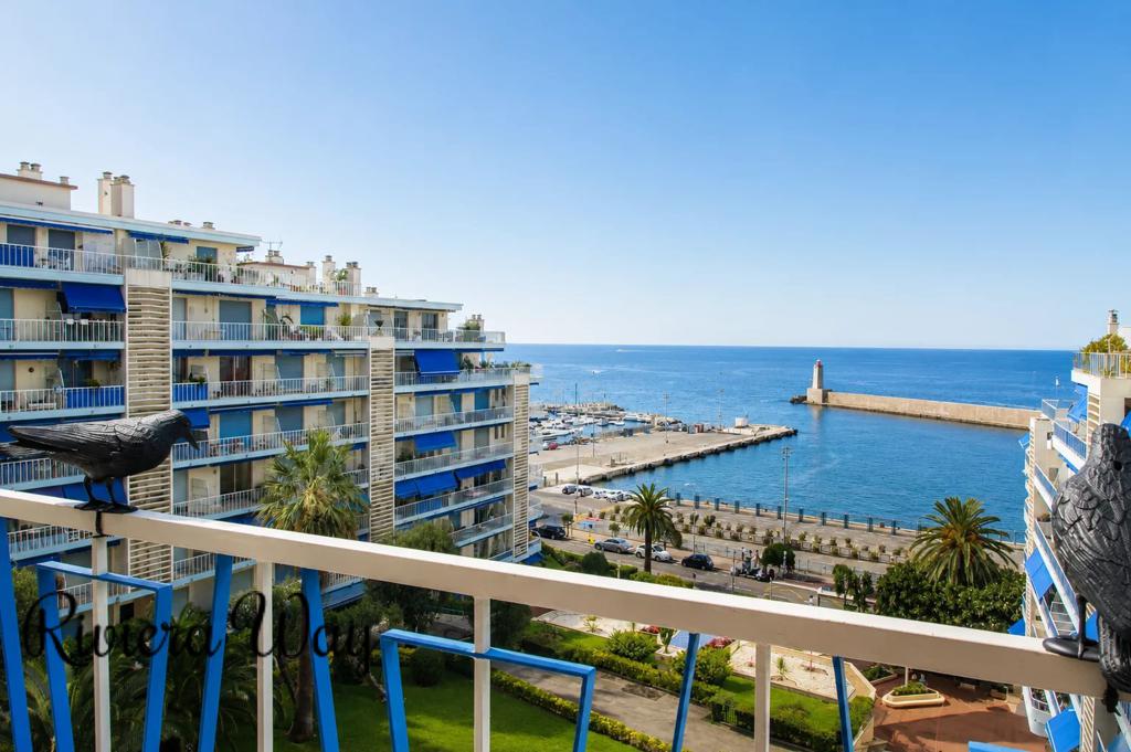 3 room apartment in Le Port, photo #1, listing #103891662