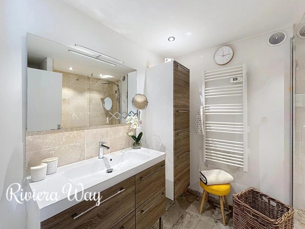 3 room apartment in Antibes, photo #8, listing #102997944