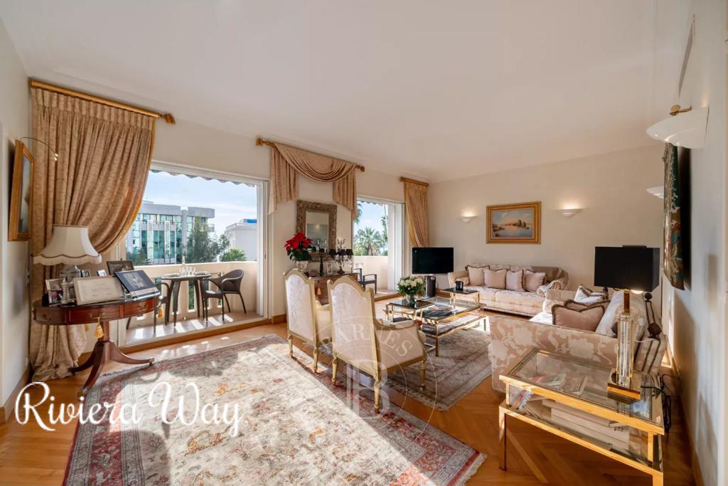 5 room apartment in Cannes, photo #2, listing #101414334