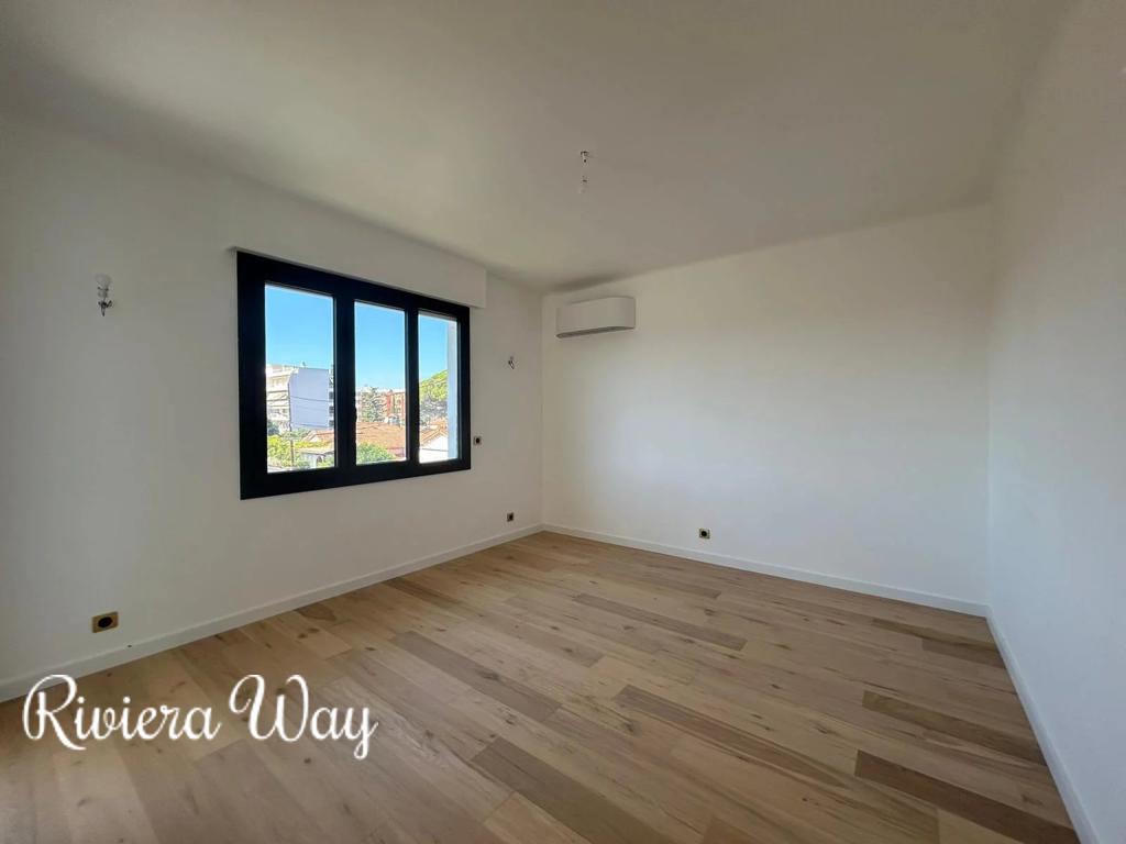 5 room villa in Cap d'Antibes, photo #3, listing #104214138