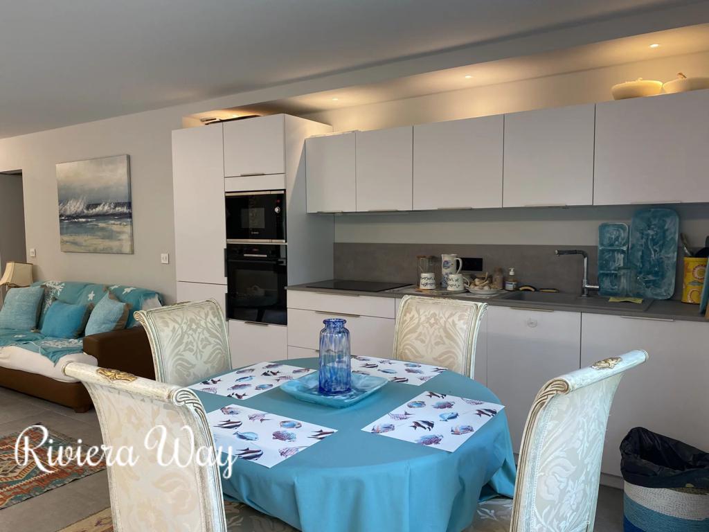 4 room apartment in Saint-Tropez, photo #4, listing #103211052