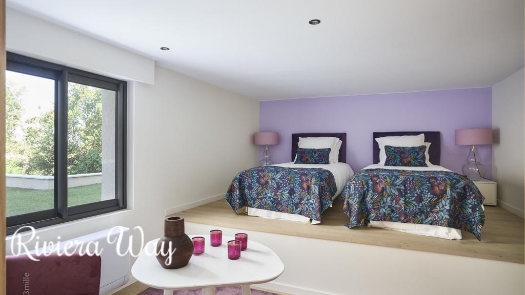 7 room villa in Grimaud, photo #10, listing #80487456