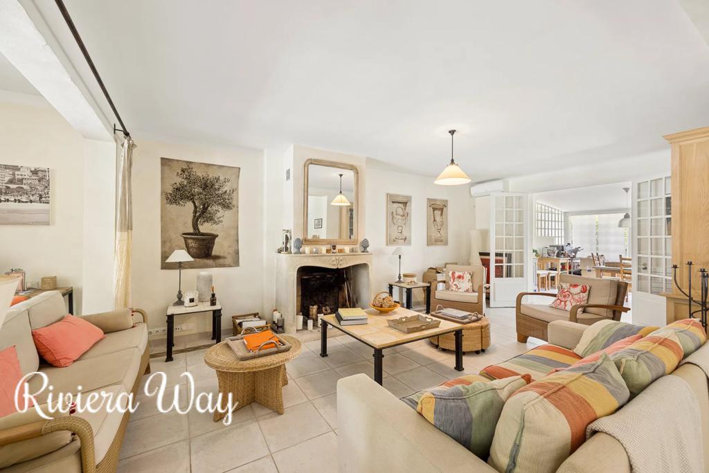 5 room villa in Antibes, photo #2, listing #106488732