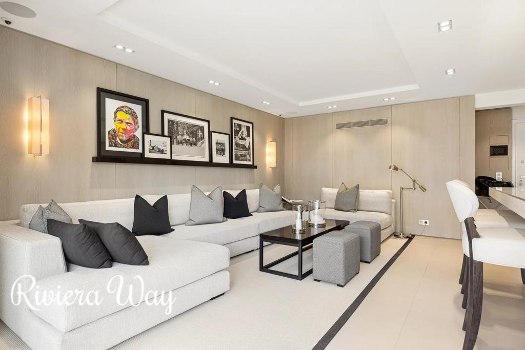 6 room apartment in Cannes, photo #4, listing #106247904