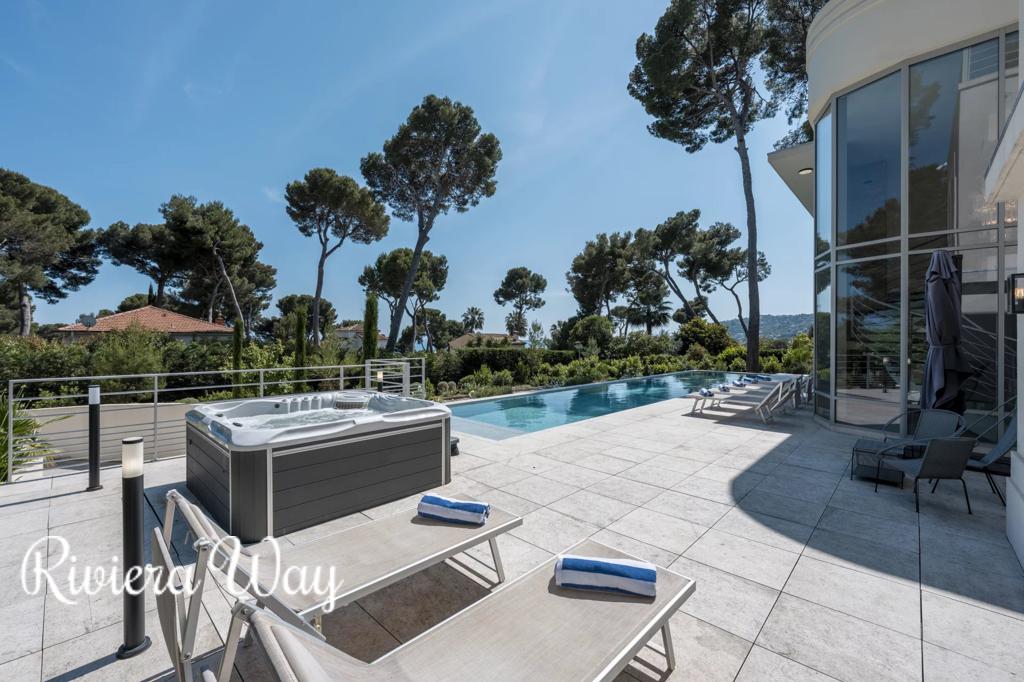 10 room villa in Antibes, photo #6, listing #105357504