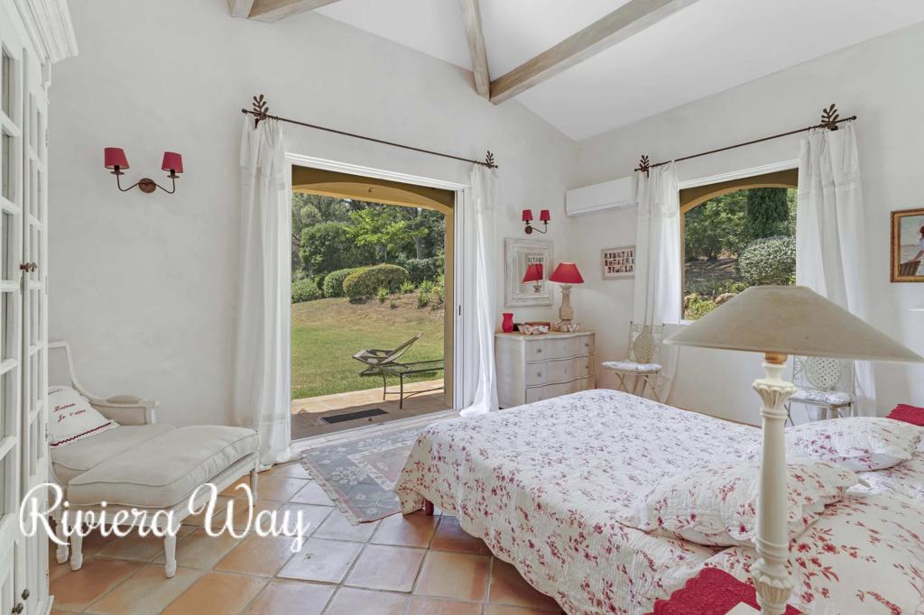 8 room villa in La Croix-Valmer, photo #10, listing #103229952