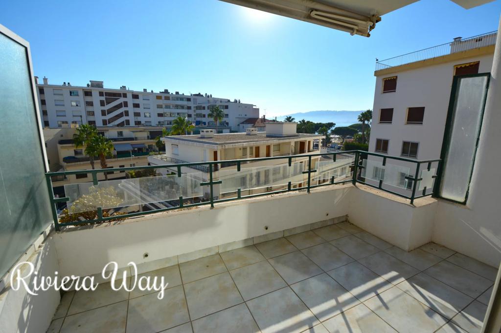 2 room apartment in Juan-les-Pins, photo #3, listing #105909678