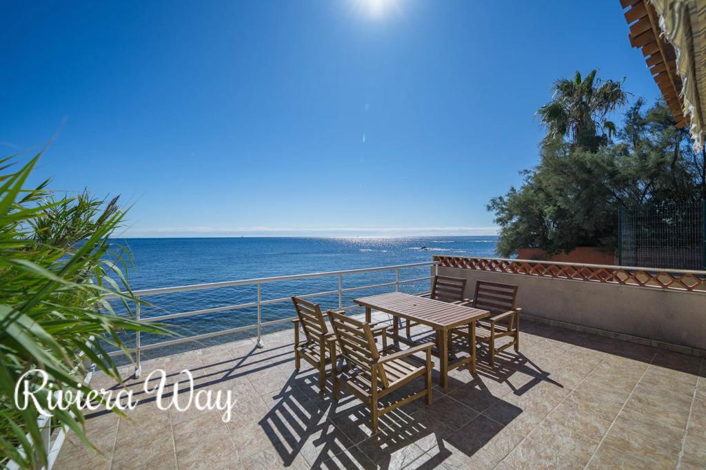 7 room villa in Fréjus, photo #4, listing #104418930