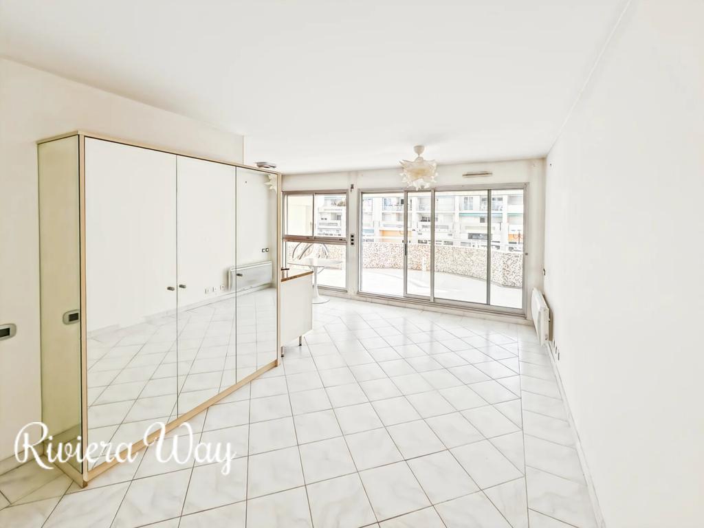 1 room apartment in Juan-les-Pins, photo #6, listing #105375732