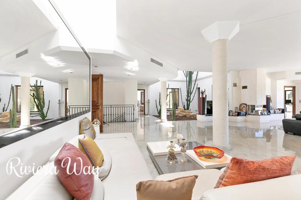8 room villa in Mougins, photo #9, listing #101672046