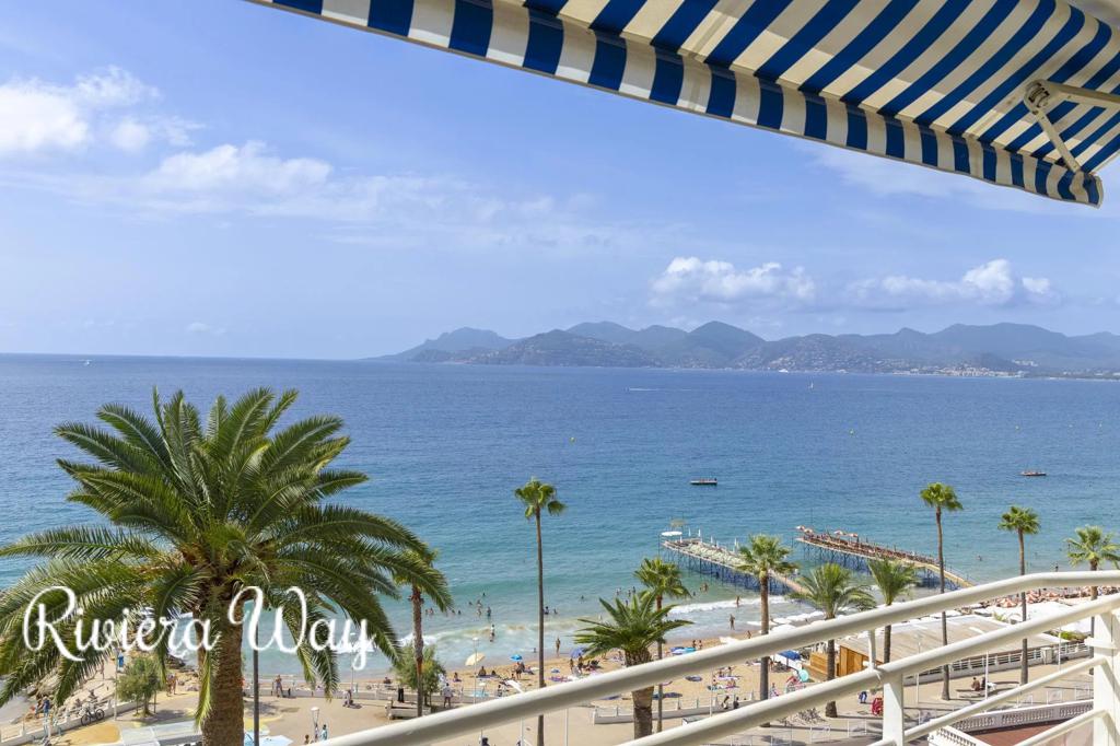 2 room apartment in Cannes, photo #1, listing #106857072