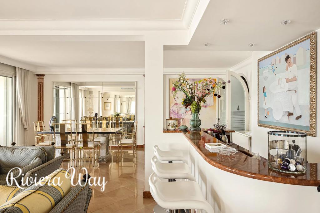 5 room apartment in Cannes, photo #7, listing #99360030