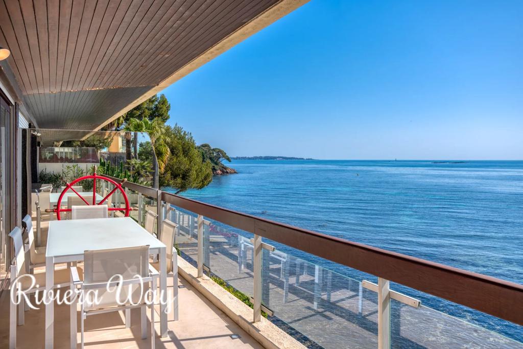 3 room apartment in Cannes, photo #1, listing #105737856