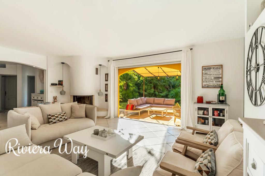 8 room villa in La Londe-les-Maures, photo #5, listing #105707994