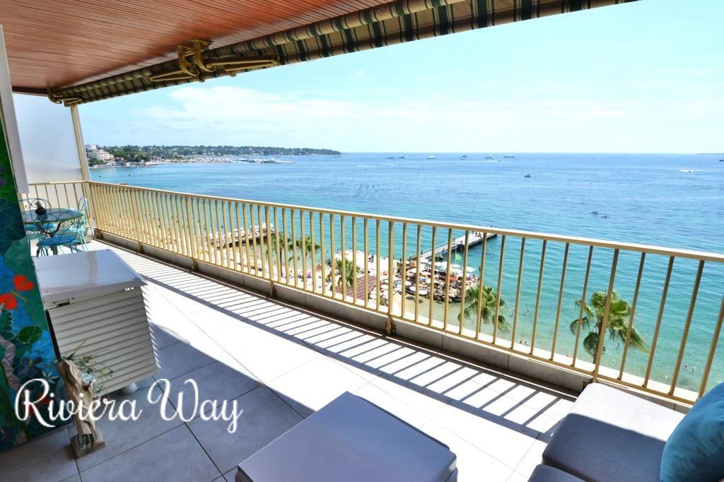 2 room apartment in Juan-les-Pins, photo #1, listing #100197888