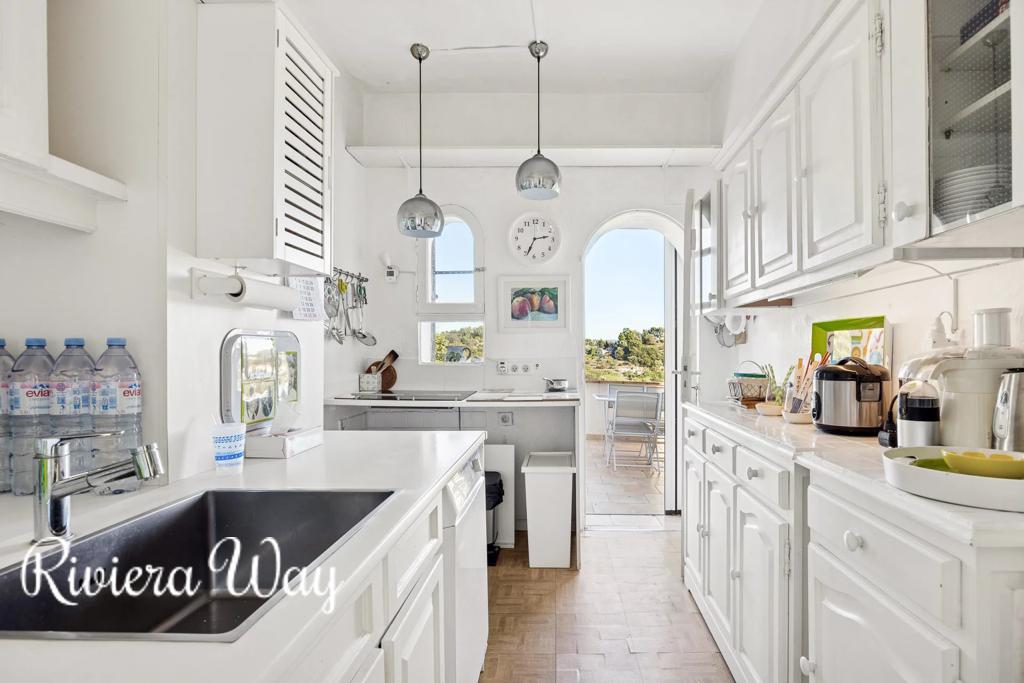 4 room apartment in Saint-Paul-de-Vence, photo #6, listing #104531280