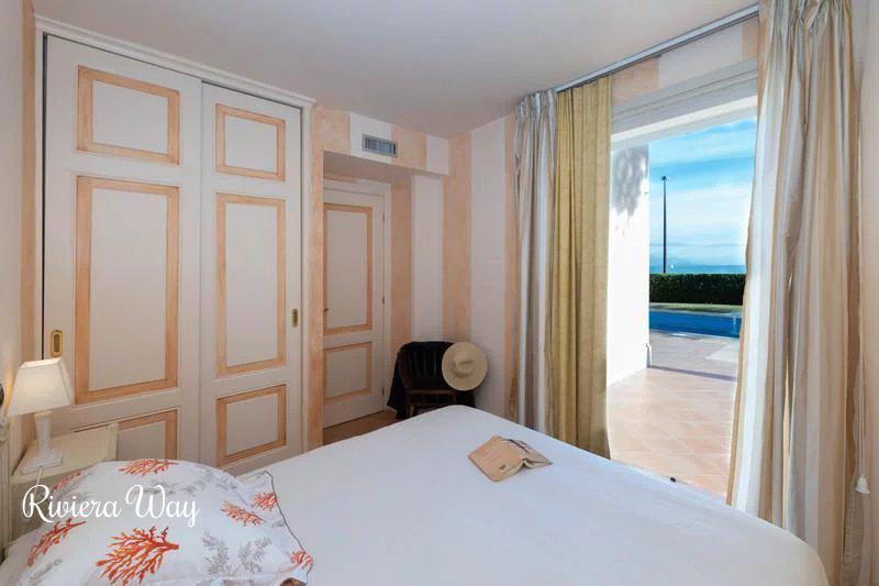 7 room villa in Cap d'Antibes, photo #10, listing #99741978