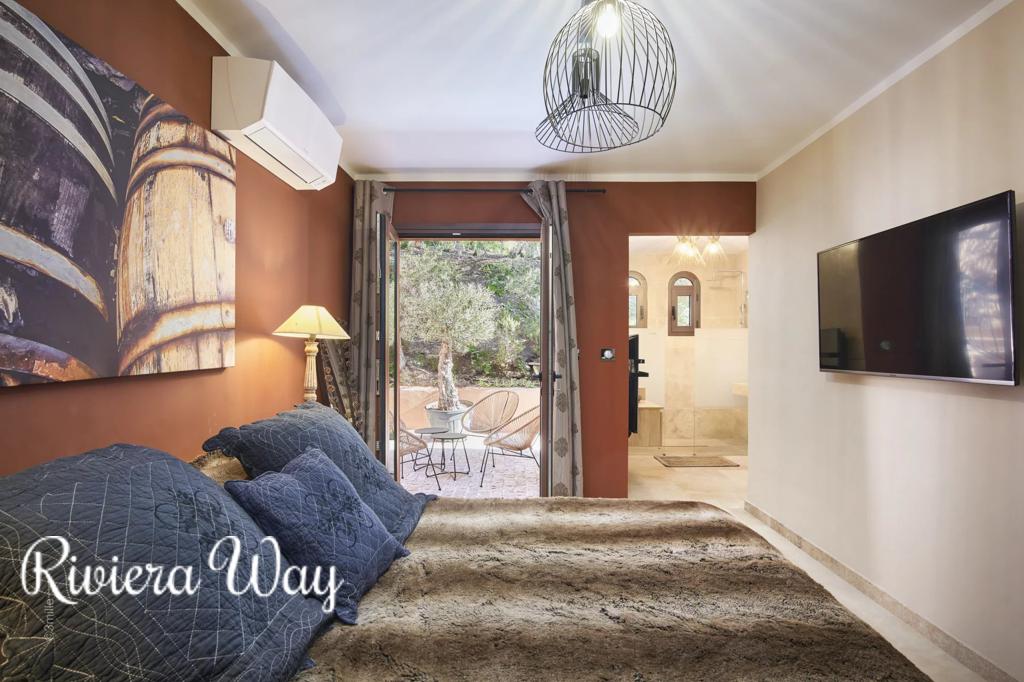 7 room villa in Le Lavandou, photo #10, listing #93447690