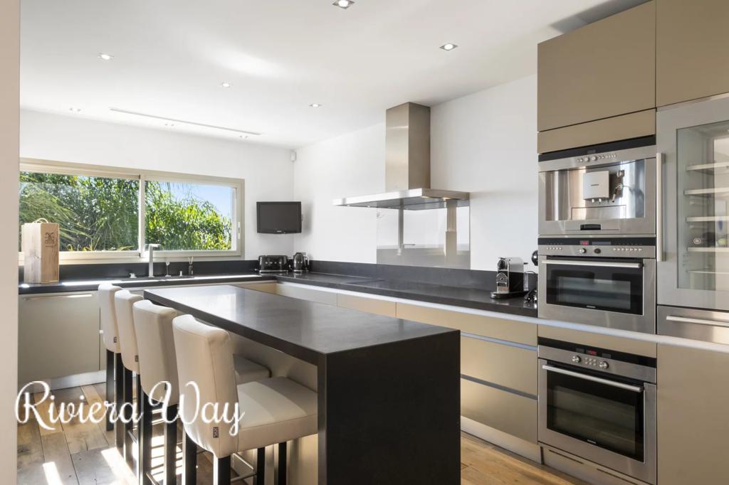 7 room villa in Cannes, photo #7, listing #107261742