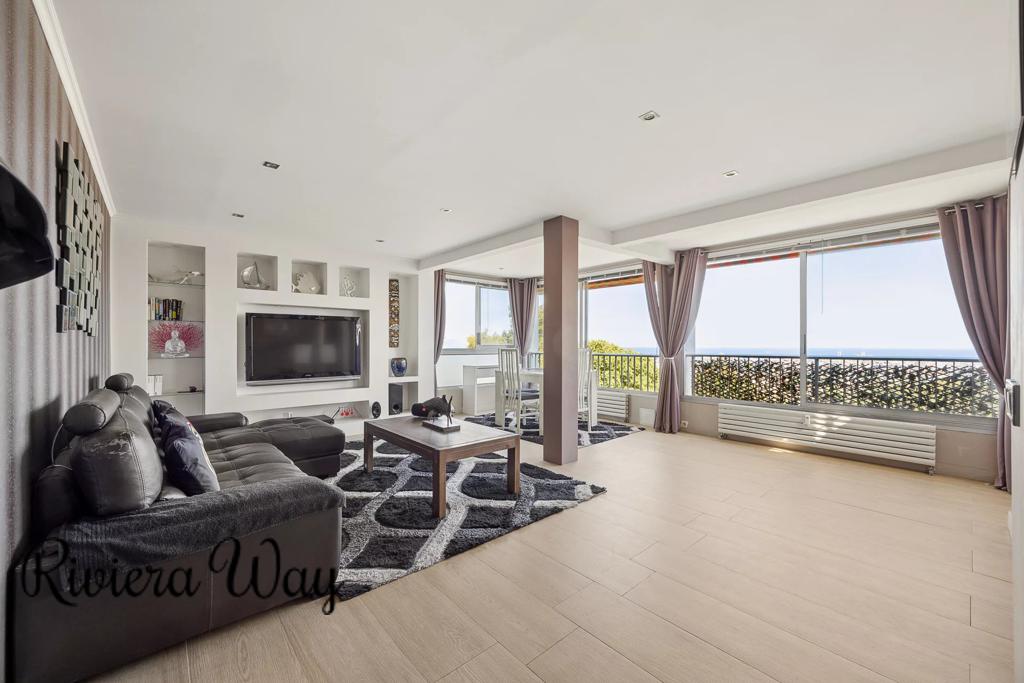 7 room apartment in Antibes, photo #2, listing #107149560