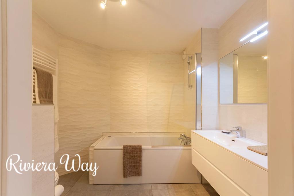 3 room apartment in Saint-Tropez, photo #7, listing #106240260