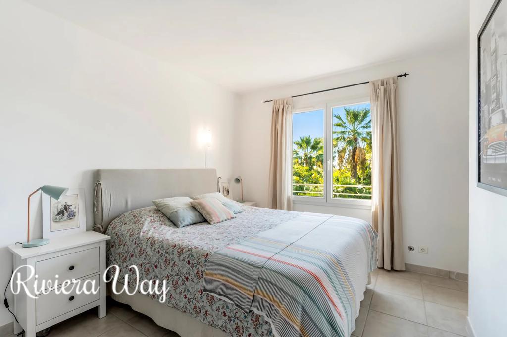 8 room villa in La Londe-les-Maures, photo #8, listing #105707994