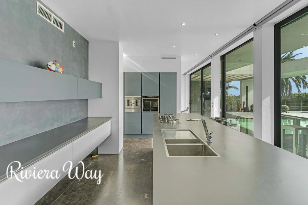 7 room villa in Toulon, photo #4, listing #104621454