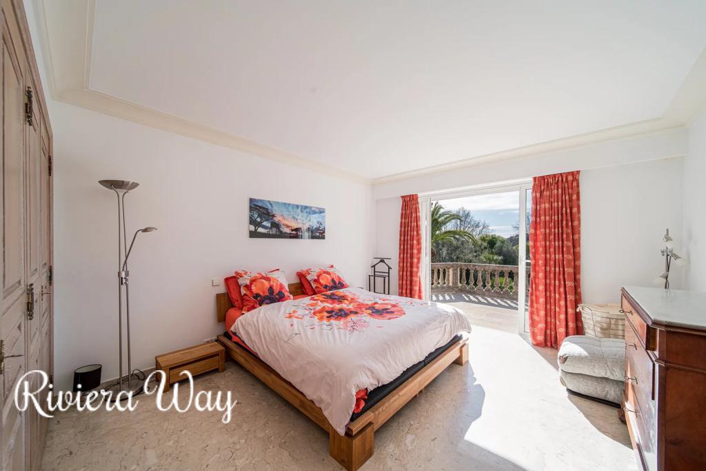 Villa in Mougins, photo #7, listing #105578340