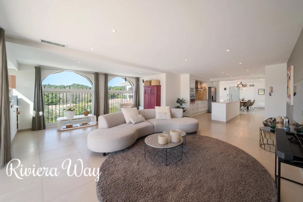 5 room villa in Mougins, photo #5, listing #105998088
