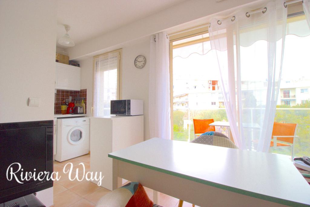 2 room apartment in Juan-les-Pins, photo #3, listing #83427372